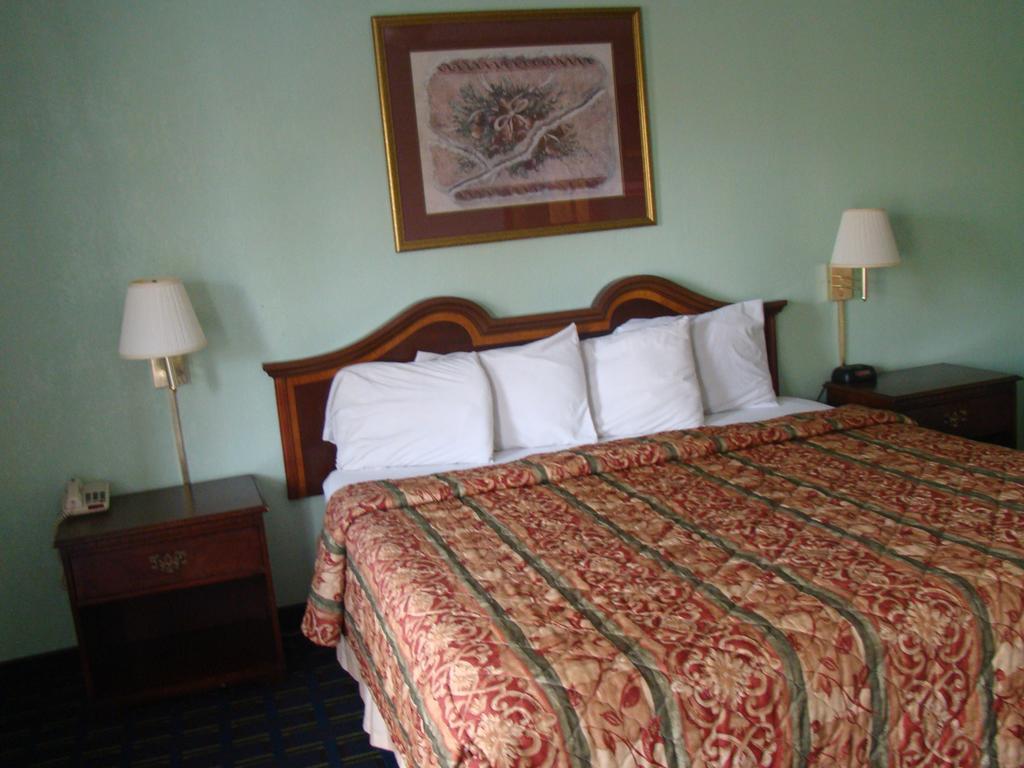 Budget Inn Mount Airy Δωμάτιο φωτογραφία